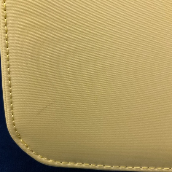 Stoney Clover Lane travel case in lemon - Picture 8 of 8